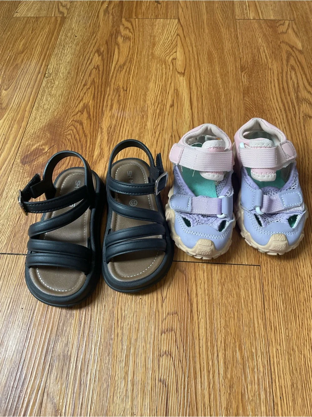 2 pairs of girl sandals size 7